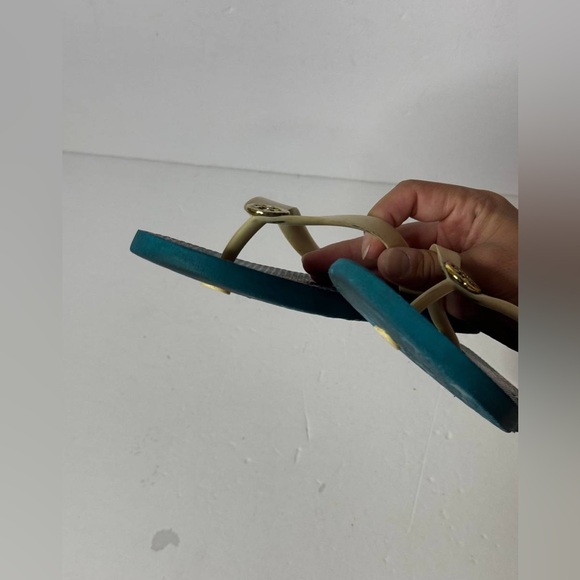 TORY BURCH BLUE PRINT RUBBER FLIP FLOPS - Picture 10 of 10